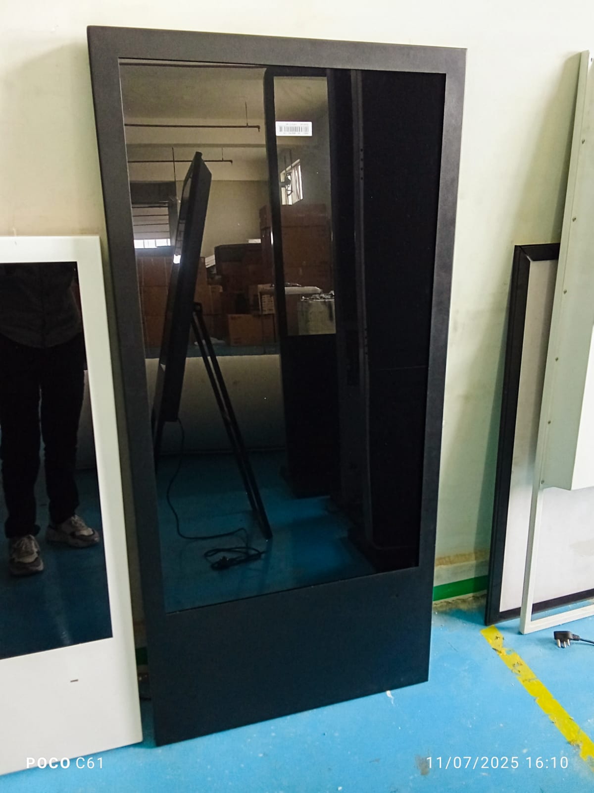 LED Digital Standee Video Display Signage for Branding, Advertising | Digital Advertising Display Screen | Led Video Standee 43" Wall Mounted